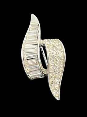 Boucher Swirling ribbon motif baguette & pavé rhinestone silver tone brooch pin